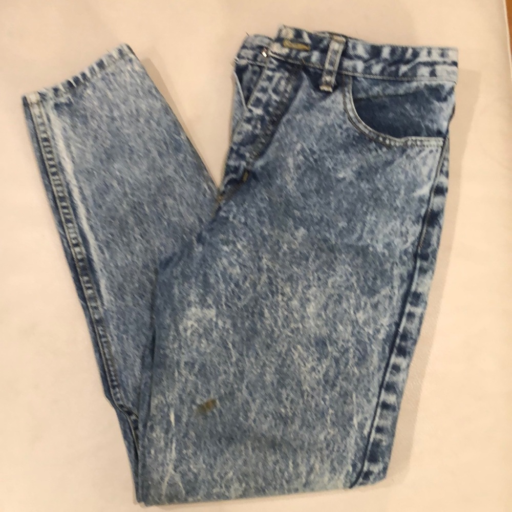Guess acid wash blue jeans (mom jeans) with ankle zip